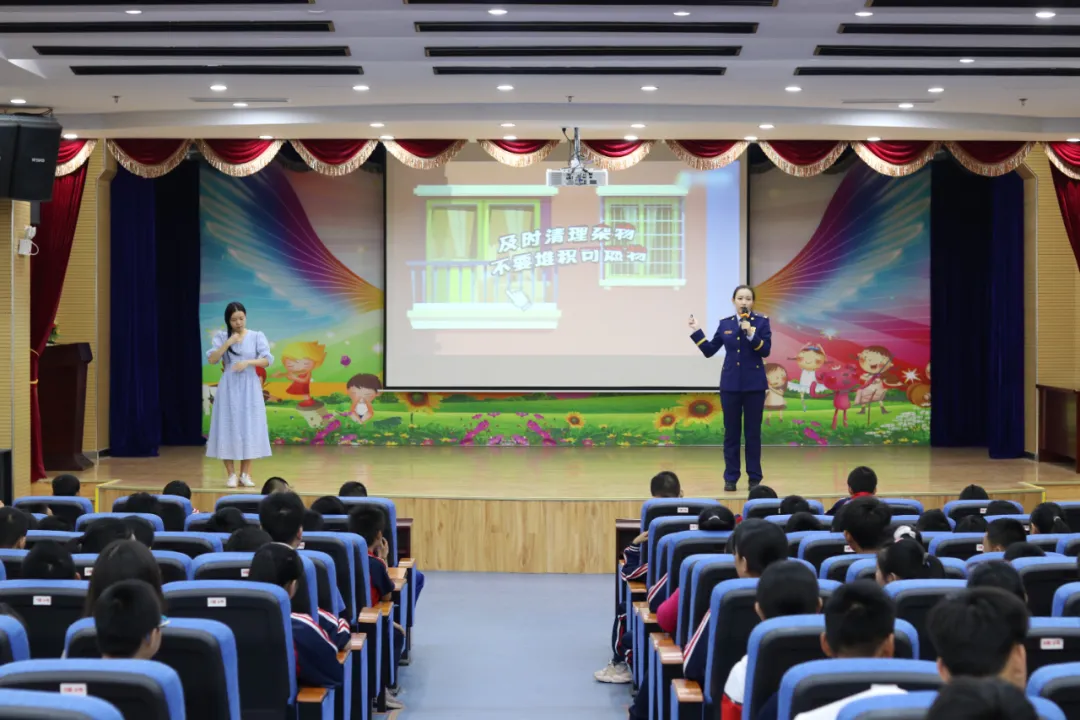 她用作品記錄這群英雄的感人瞬間，更用知識救了許多人！