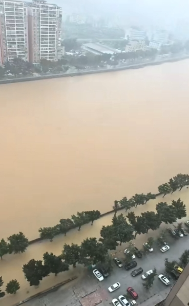 暴雨紅色預(yù)警！